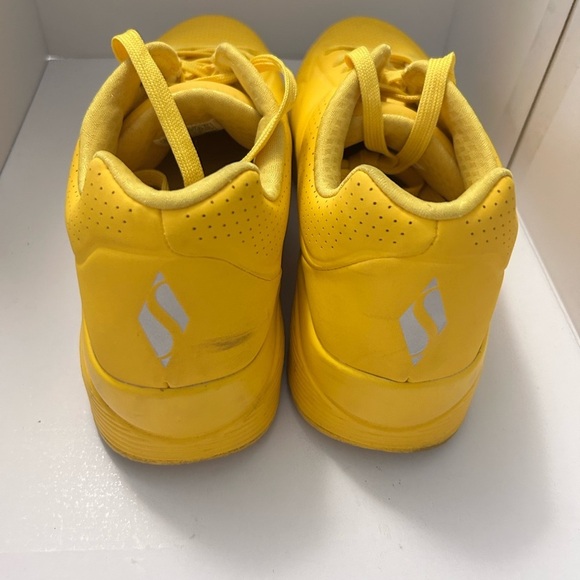 Skechers Men’s Yellow Sneakers

Size 9 1/2 - Picture 5 of 8